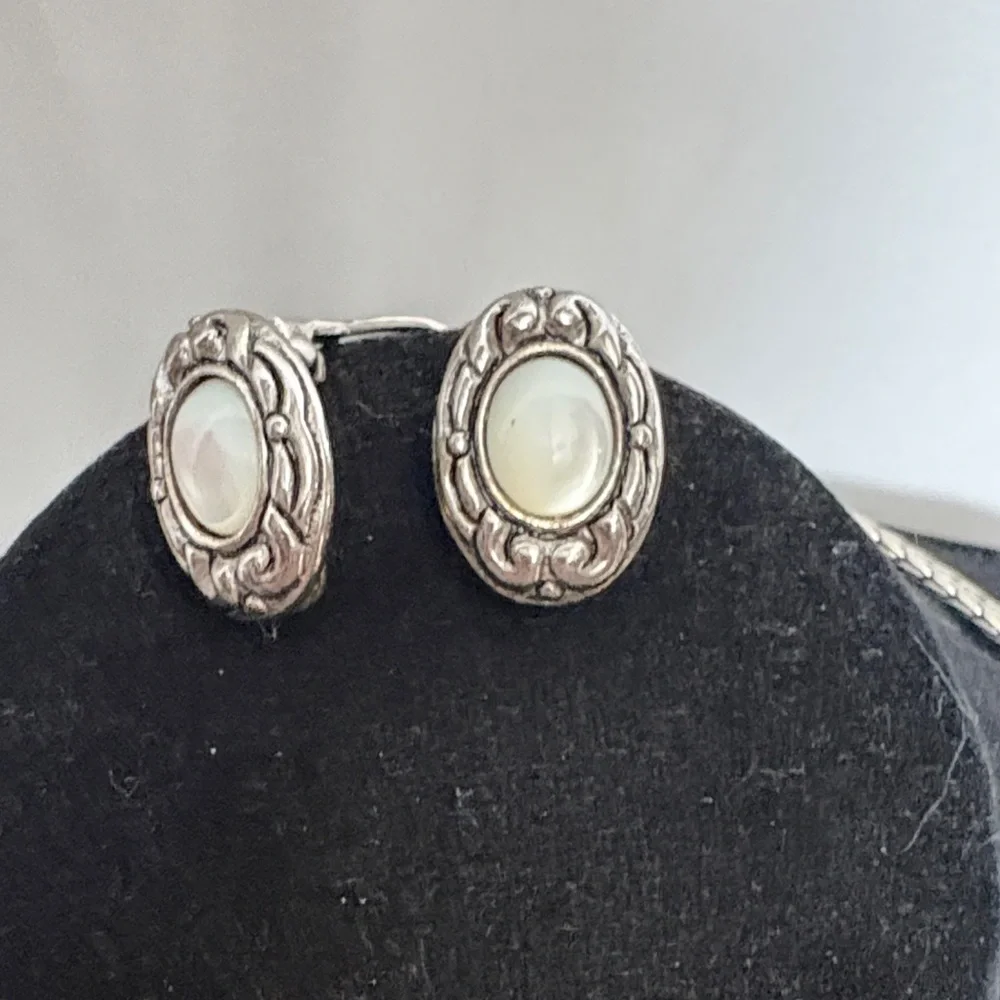 Premier Designs Retired Silver Necklace Set with Cream Accents - Picture 2 of 10